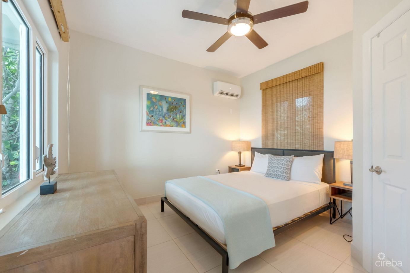 Villa Mora South Sound Beachfront