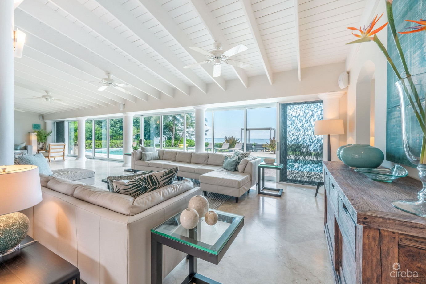 Villa Mora South Sound Beachfront