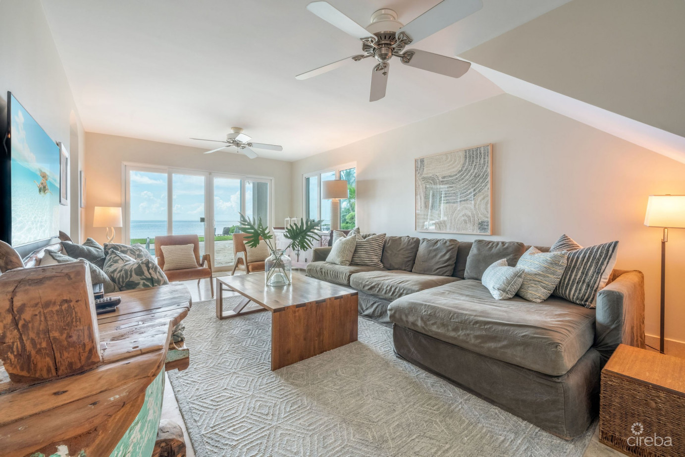 Villa Mora South Sound Beachfront