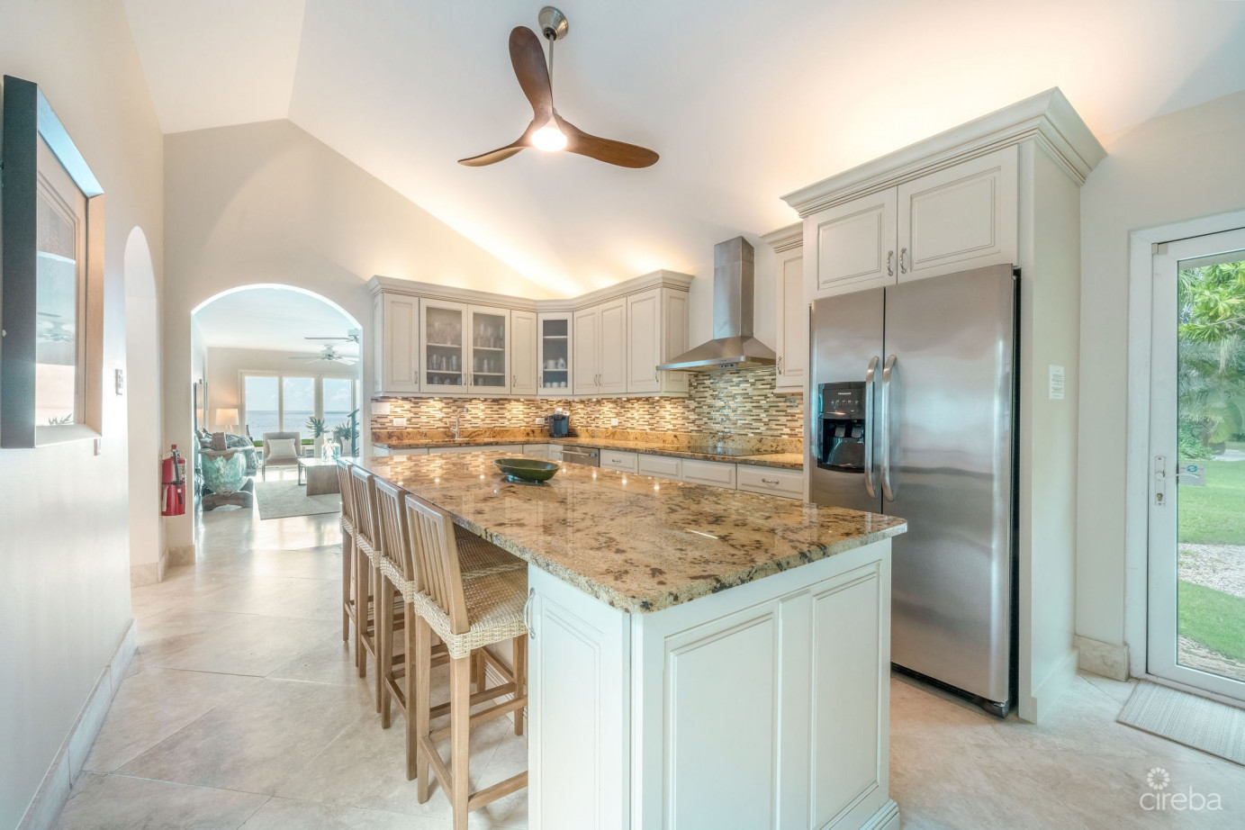 Villa Mora South Sound Beachfront