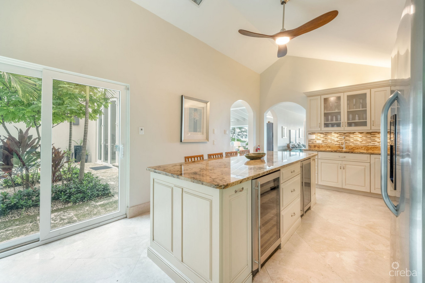 Villa Mora South Sound Beachfront