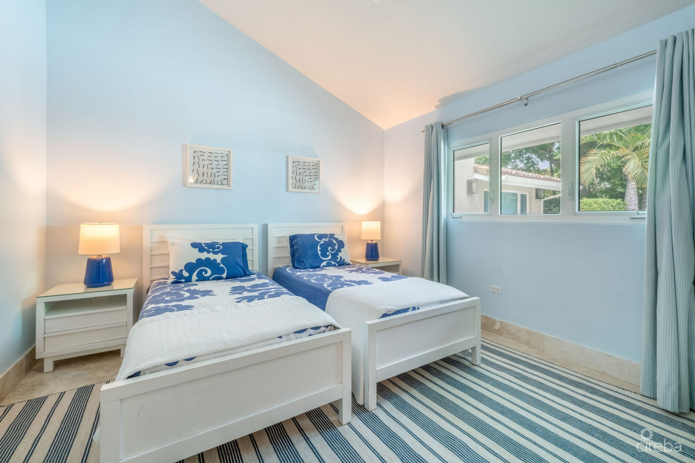 Villa Mora South Sound Beachfront