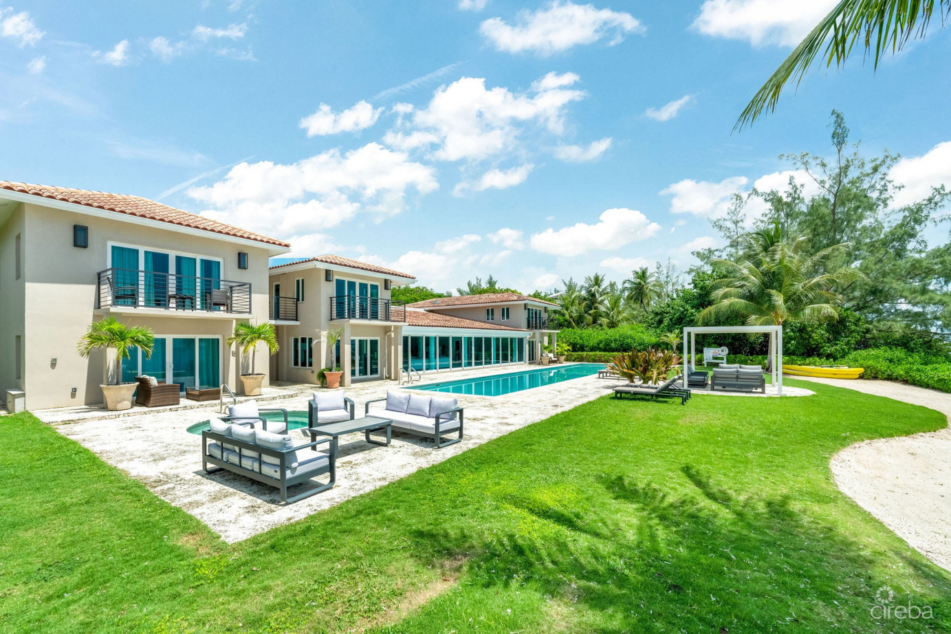 Villa Mora South Sound Beachfront