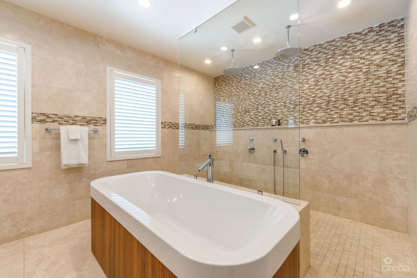 Villa Mora South Sound Beachfront