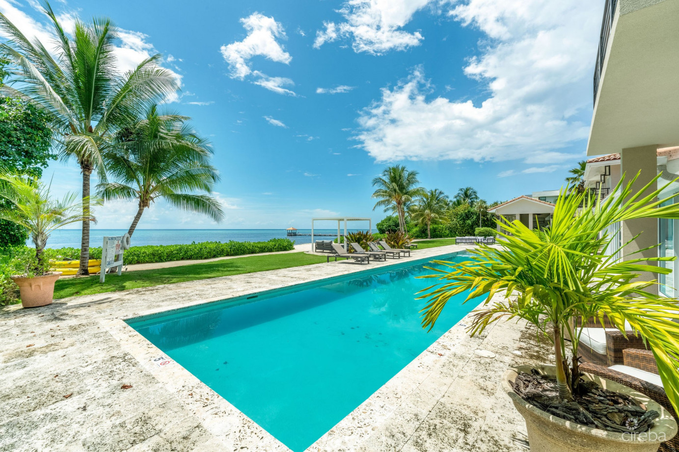 Villa Mora South Sound Beachfront