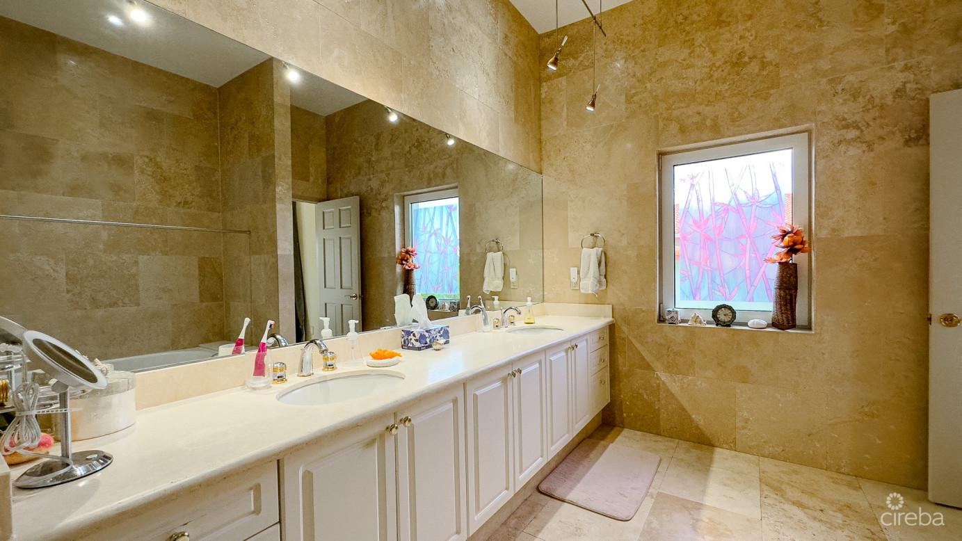 Raleigh Harbour  Penthouse With  Dock