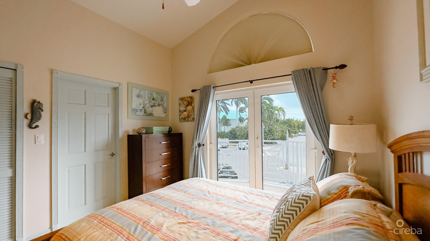 Raleigh Harbour  Penthouse With  Dock