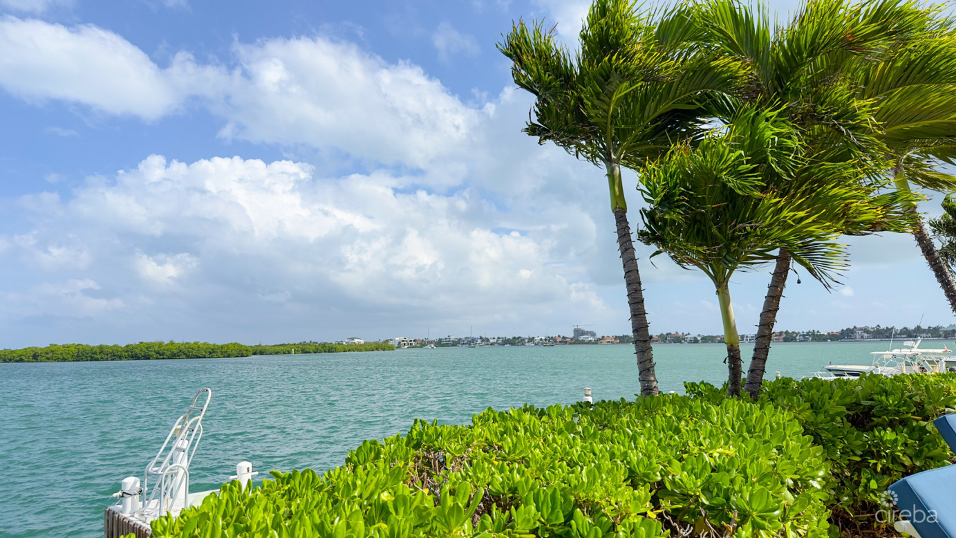 Raleigh Harbour  Penthouse With  Dock