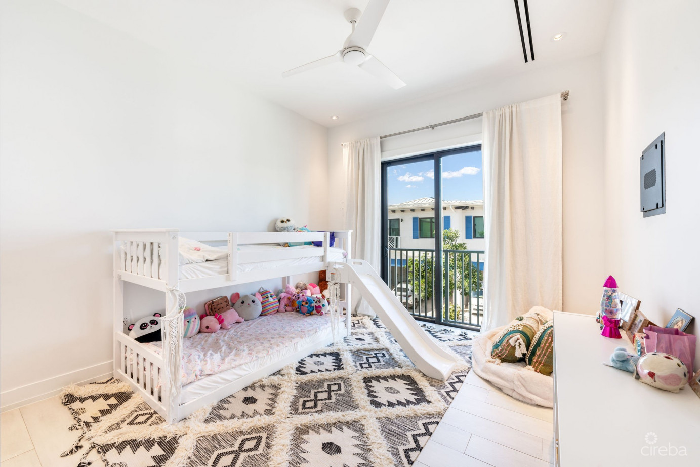 Olea 107, Seven Mile Corridor