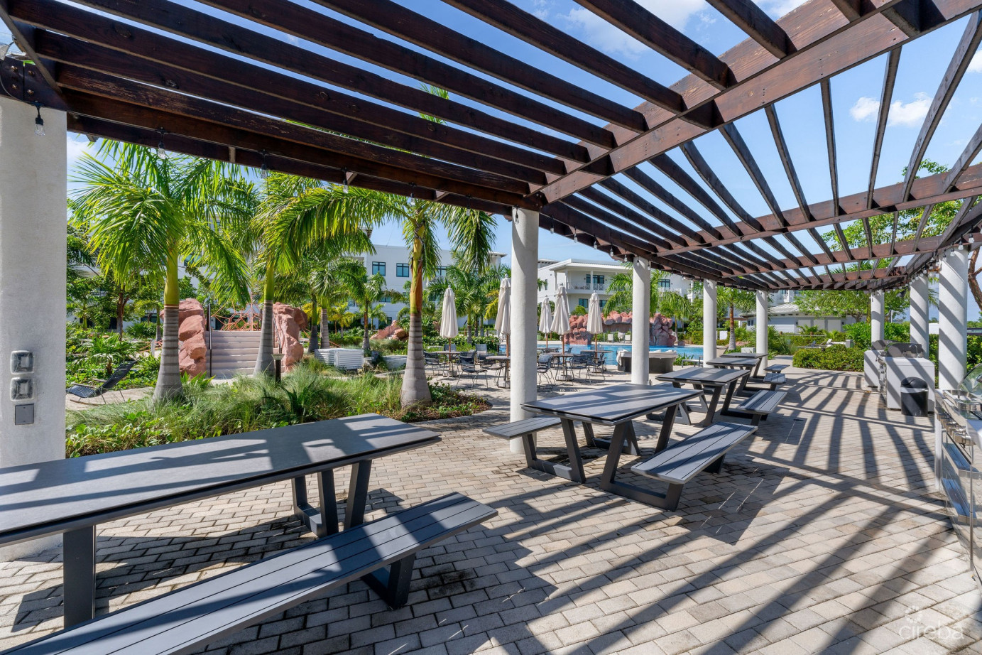 Olea 107, Seven Mile Corridor