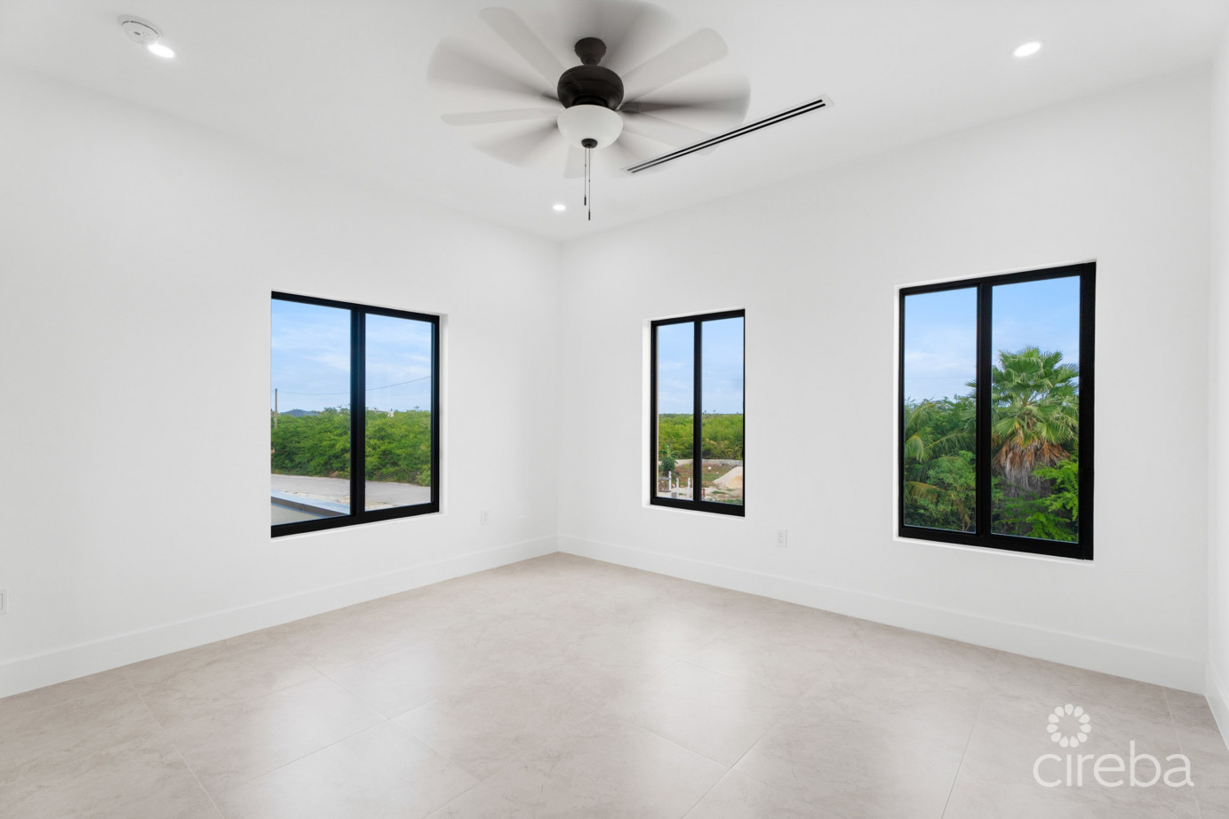 #2 Brand New 3 Bed 3.5 Bath Duplex -  Lookout Gardens