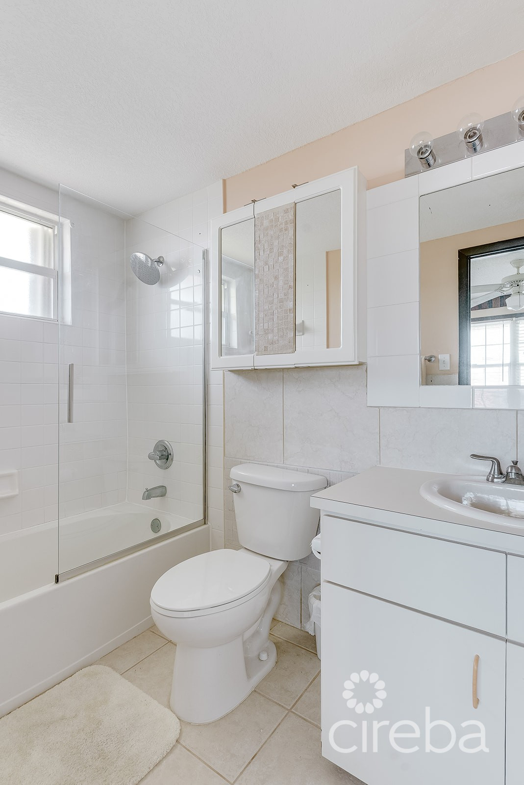 Ocean Club - Renovated 2 Bed/2.5bath Corner Unit