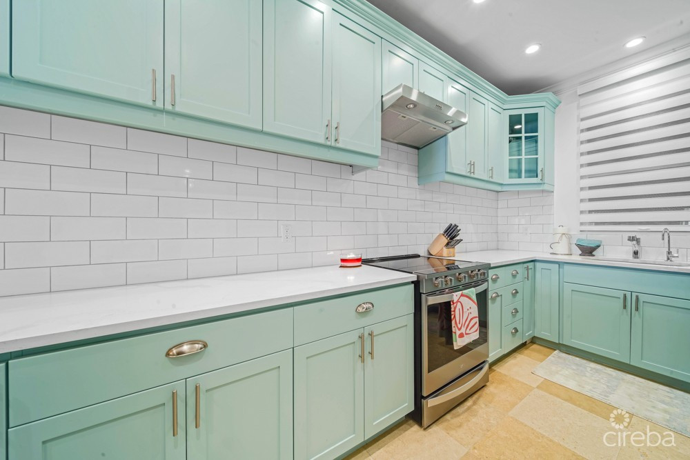 Kisha 104  2 Bdrm Waterfront Walkout - Coastal Elegance & Luxury