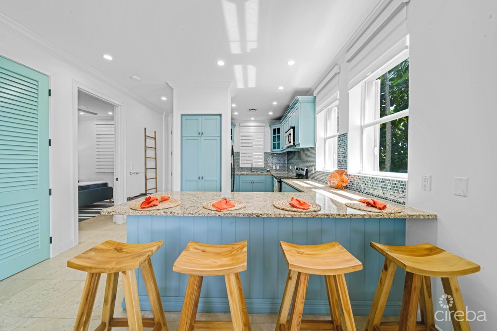 Kisha 105  2bdrm Waterfront Walkout  -coastal Chic Corner Unit