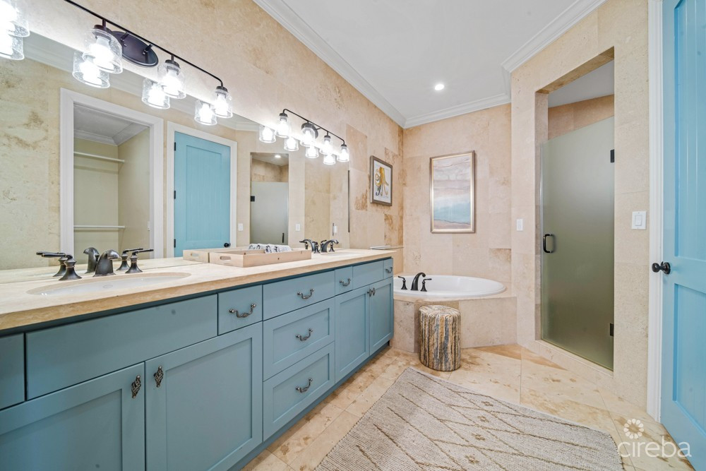 Kisha 105  2bdrm Waterfront Walkout  -coastal Chic Corner Unit