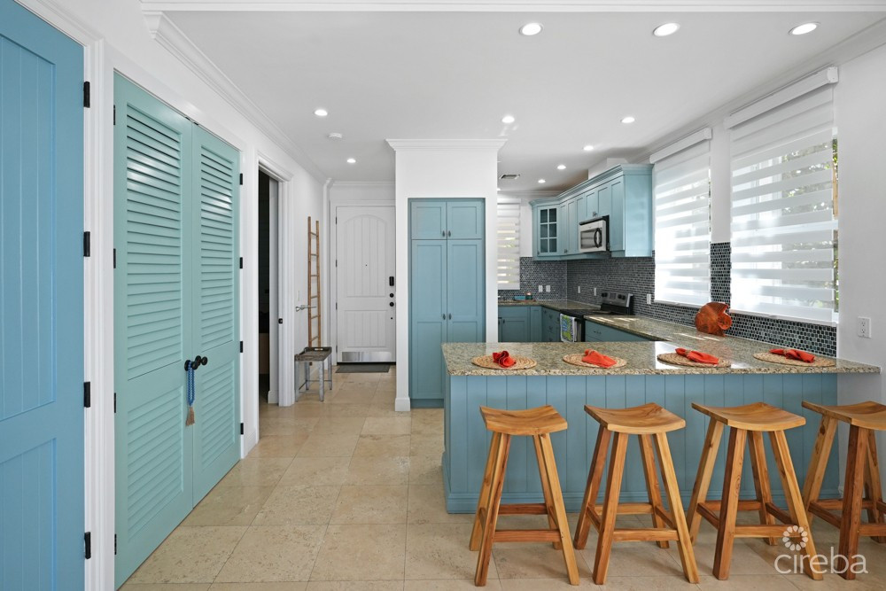 Kisha 105  2bdrm Waterfront Walkout  -coastal Chic Corner Unit