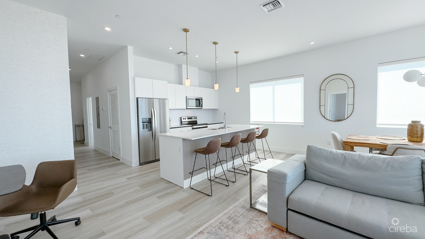 Sunset Point End Unit West Bay