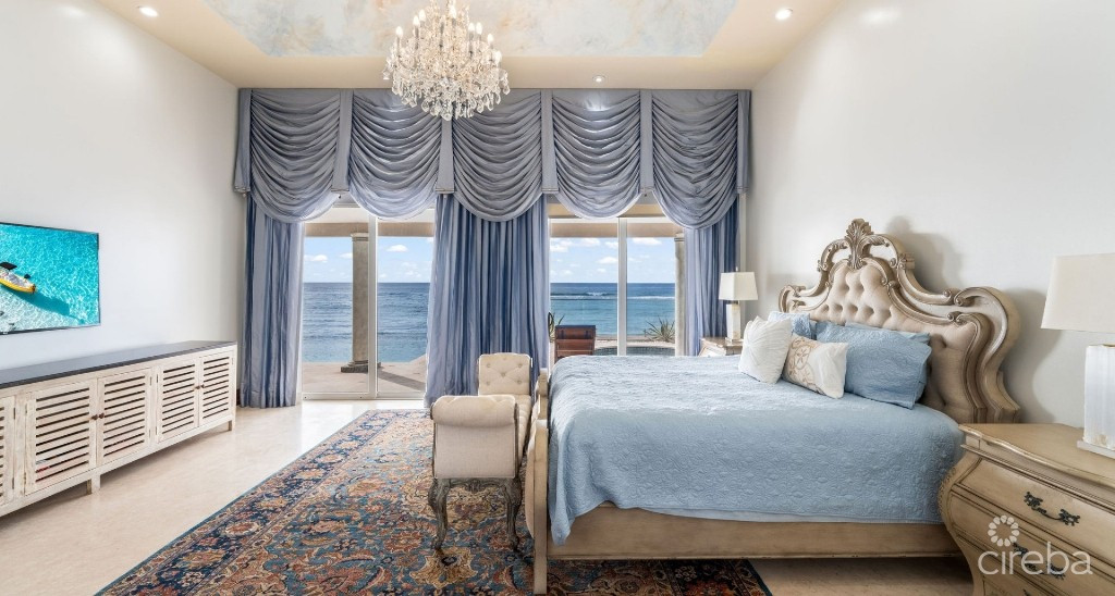 Villa D'este - Prospect Point Waterfront Home