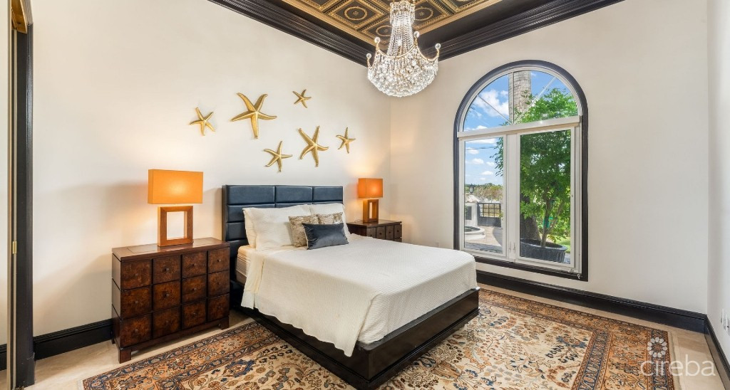 Villa D'este - Prospect Point Waterfront Home