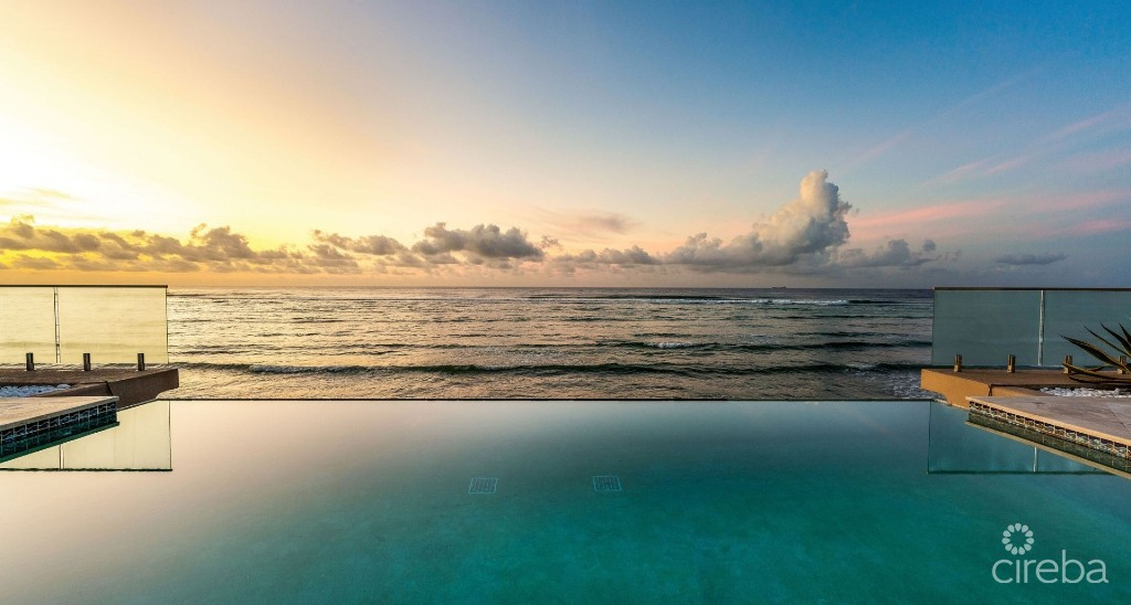 Villa D'este - Prospect Point Waterfront Home