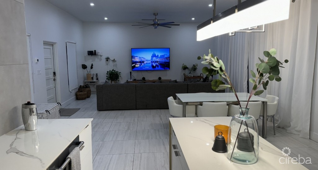 "hideaway Hill" Lush Modern Elegance Close To Sea Access