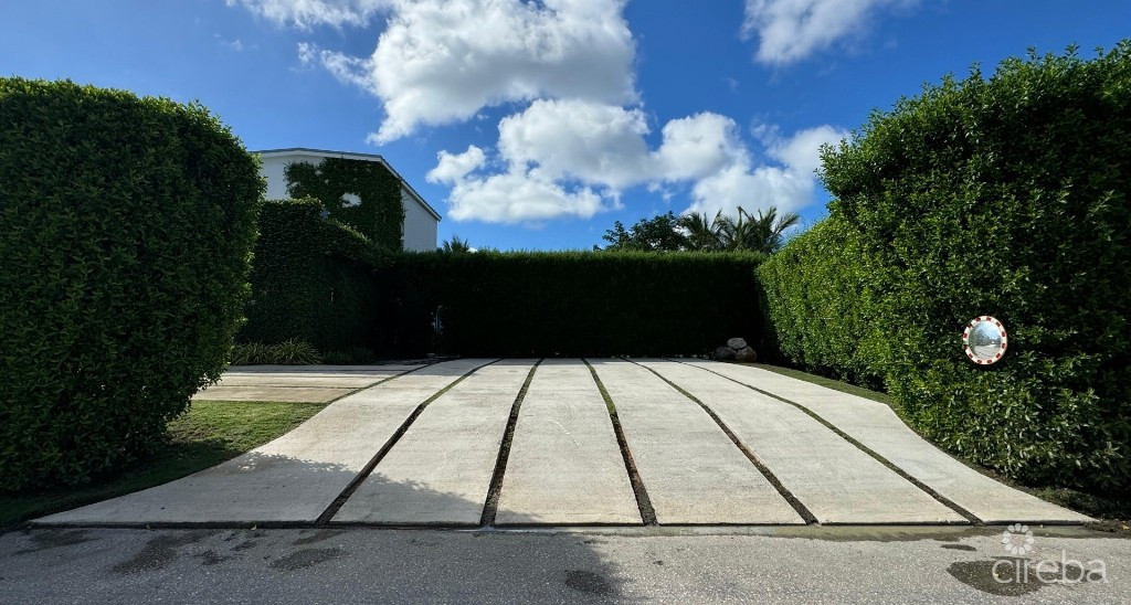 "hideaway Hill" Lush Modern Elegance Close To Sea Access