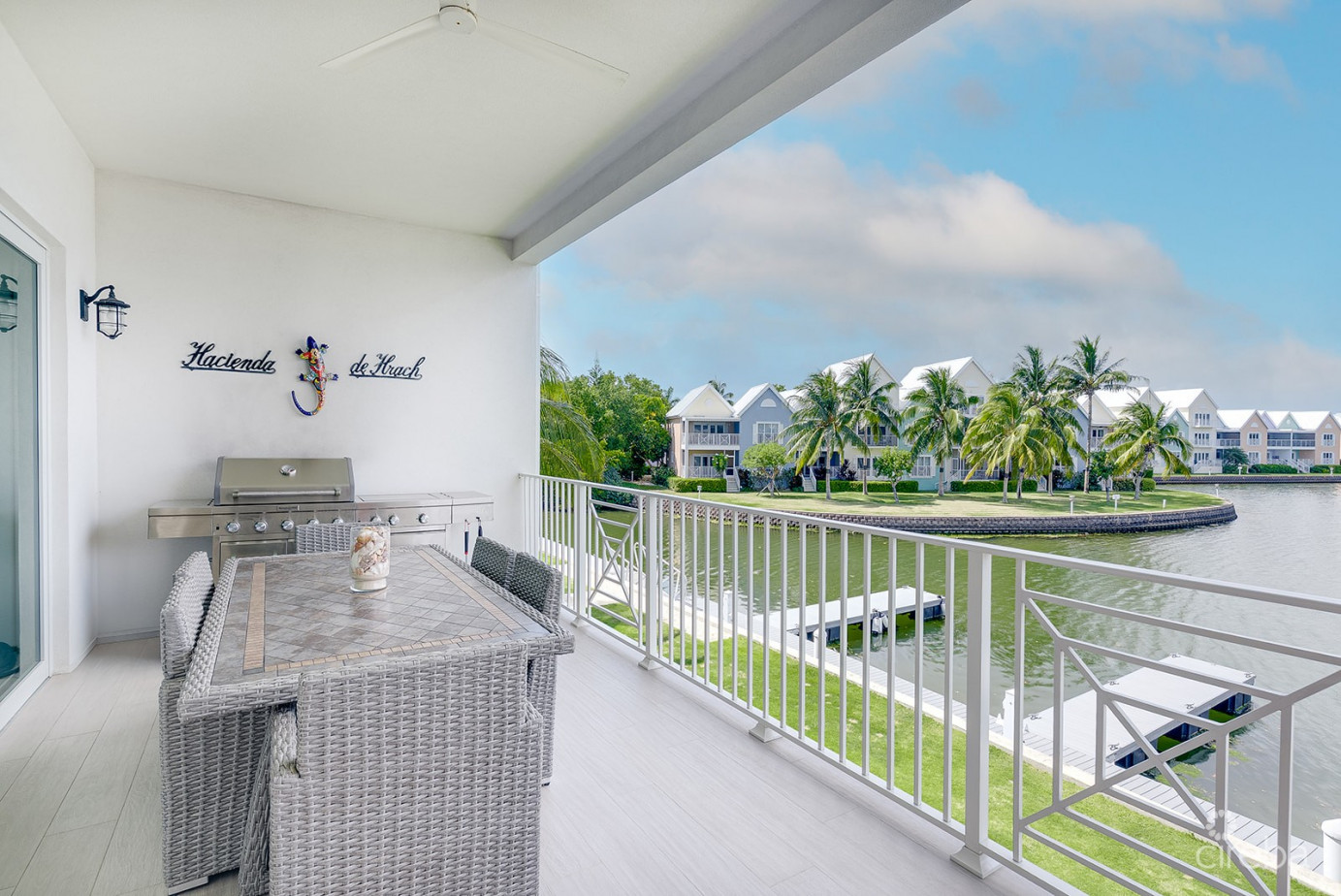 Periwinkle Canal-front 4 Bed With Dock