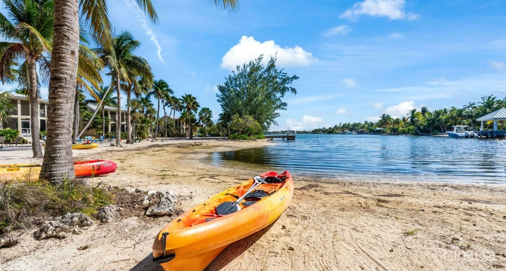 Fully Renovated Island House #9 Rum Point