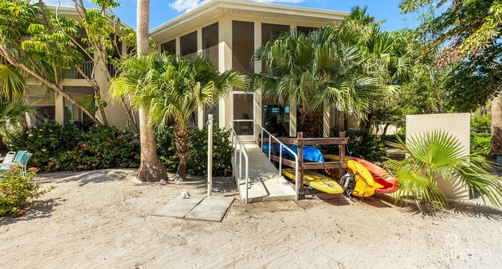 Fully Renovated Island House #9 Rum Point