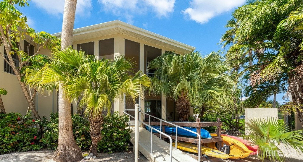 Fully Renovated Island House #9 Rum Point