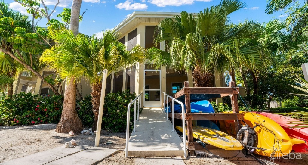 Fully Renovated Island House #9 Rum Point