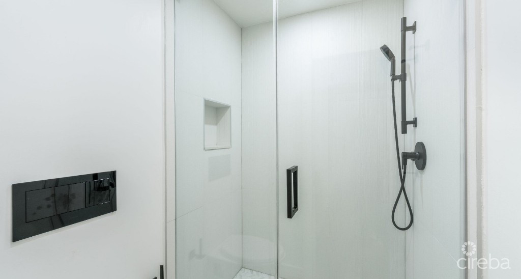 Fully Renovated Island House #9 Rum Point