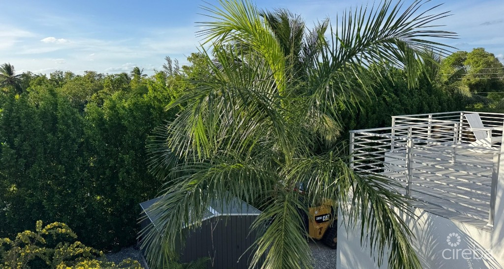 "hideaway Hill" Lush Modern Elegance Close To Sea Access