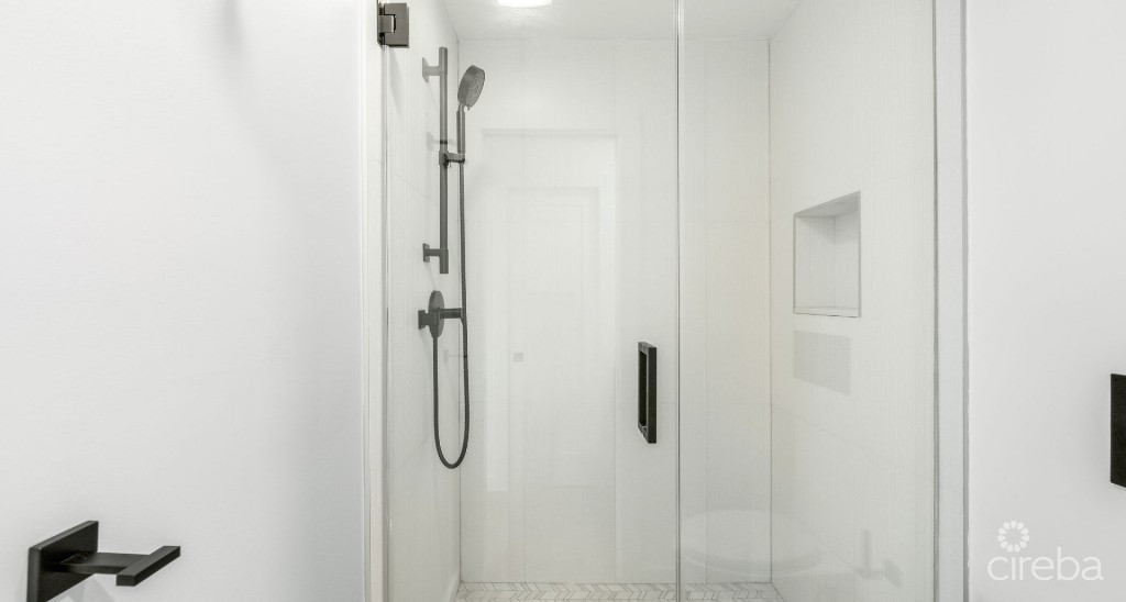 Fully Renovated Island House #9 Rum Point