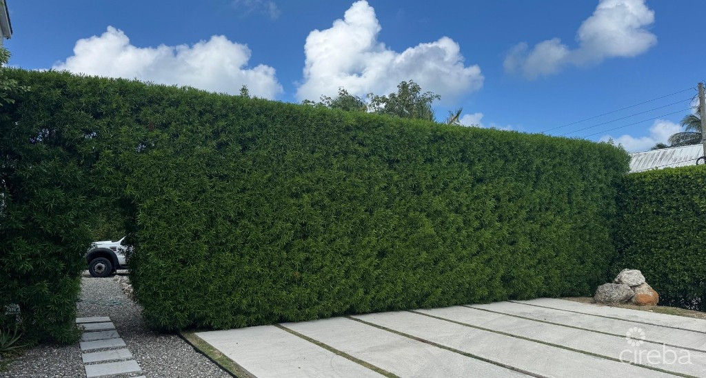 "hideaway Hill" Lush Modern Elegance Close To Sea Access