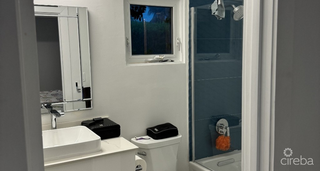 "hideaway Hill" Lush Modern Elegance Close To Sea Access