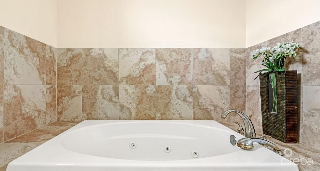 Ocean Front Windsor Village Corner 2 Bed Newly Renovated