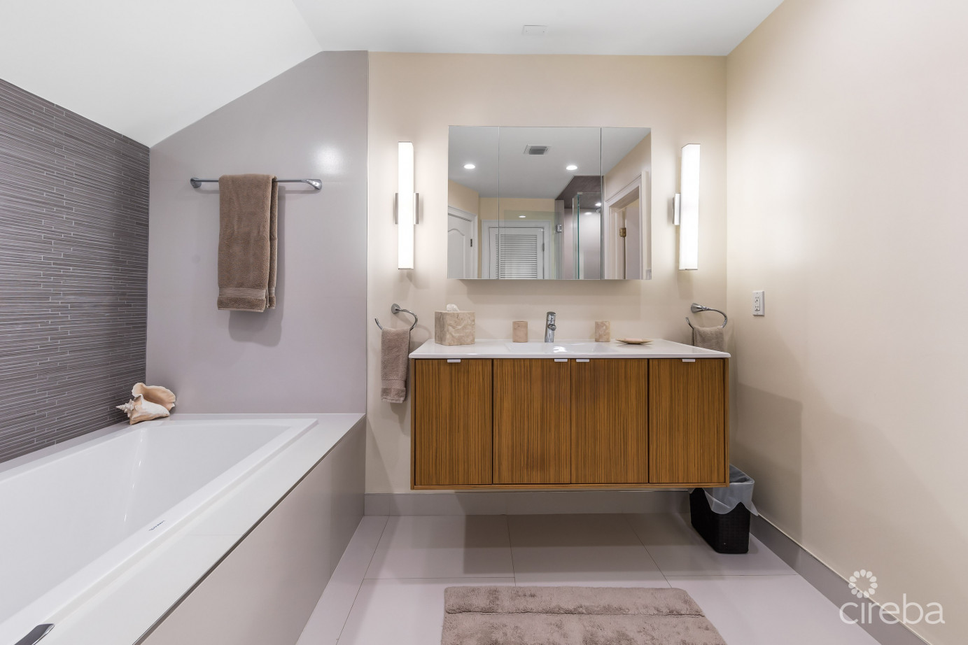 Britannia Regents Court , 4 Bed Plus Den