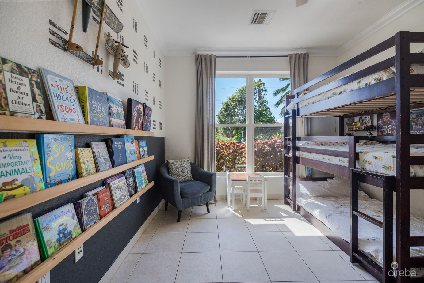 4,465 Sf Canal Front Duplex With Pool  (both Sides - Or Individually)