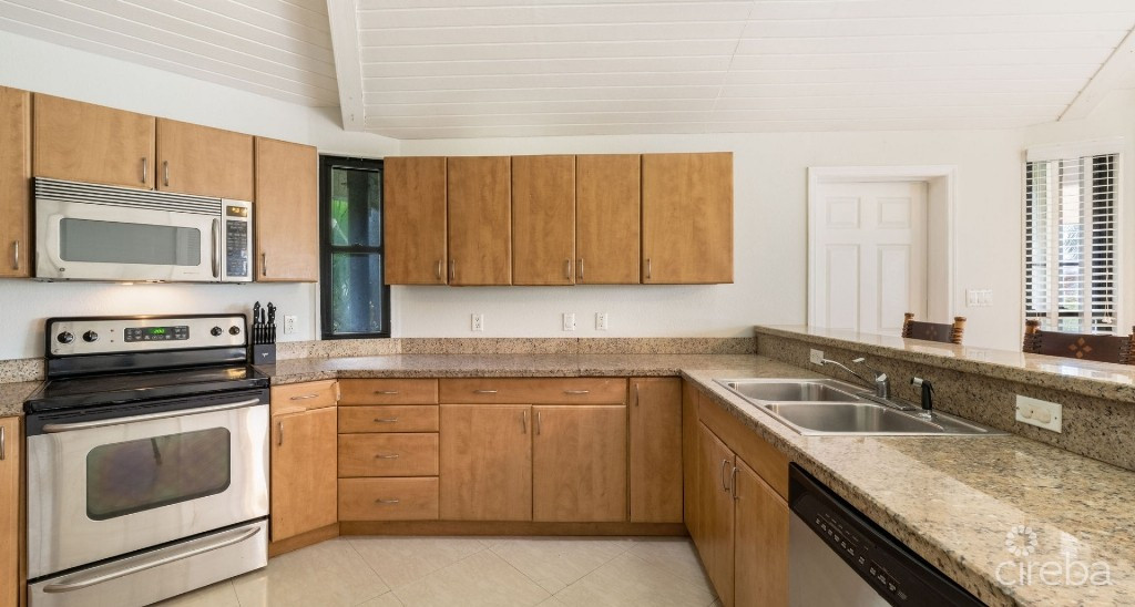 Breezy Pines Top Floor 2 Bed 2 Bath