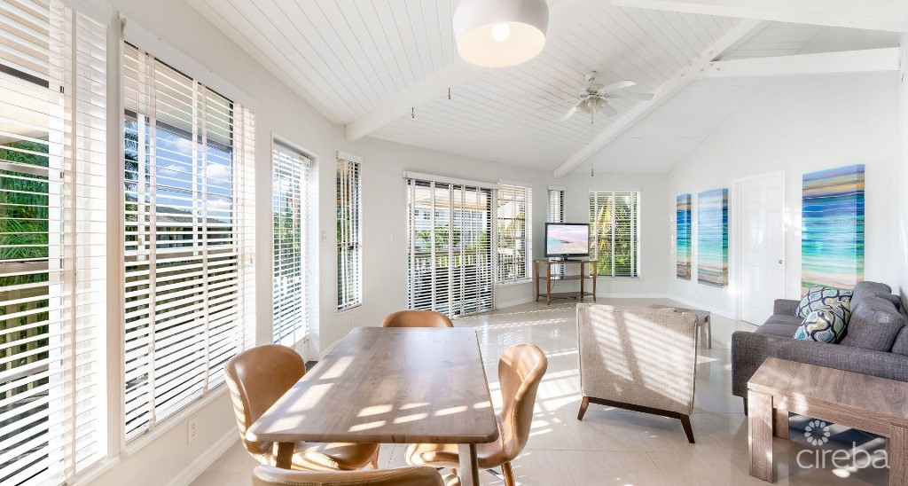 Breezy Pines Top Floor 2 Bed 2 Bath