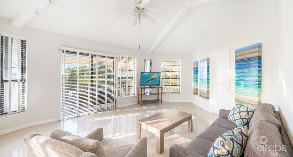 Breezy Pines Top Floor 2 Bed 2 Bath