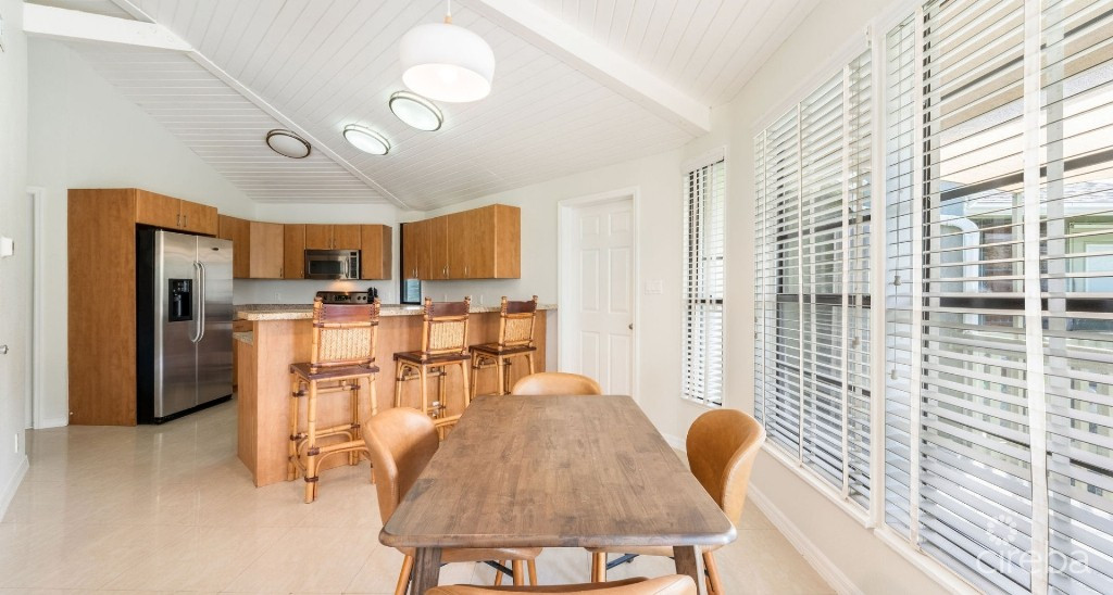 Breezy Pines Top Floor 2 Bed 2 Bath