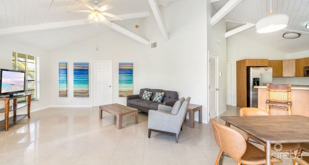 Breezy Pines Top Floor 2 Bed 2 Bath