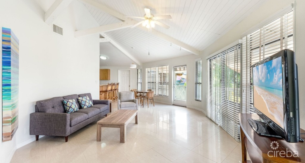 Breezy Pines Top Floor 2 Bed 2 Bath