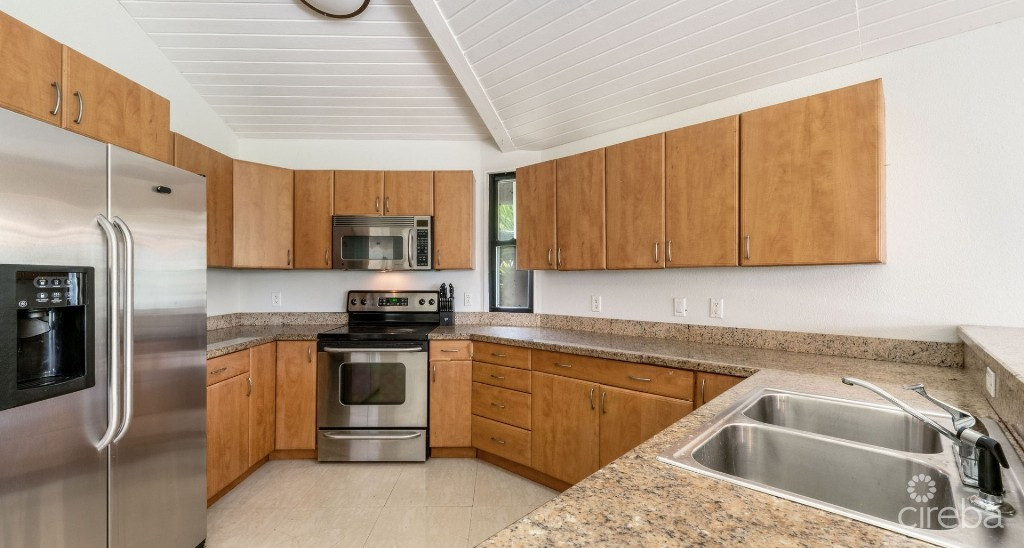 Breezy Pines Top Floor 2 Bed 2 Bath