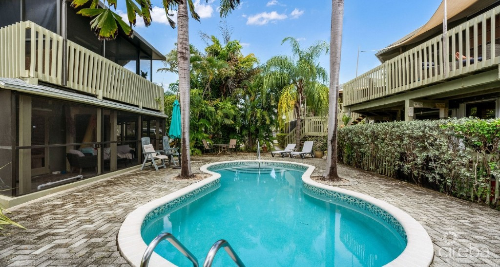 Breezy Pines Top Floor 2 Bed 2 Bath