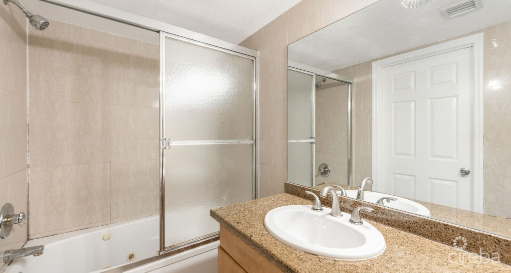 Breezy Pines Top Floor 2 Bed 2 Bath