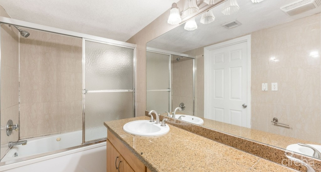 Breezy Pines Top Floor 2 Bed 2 Bath