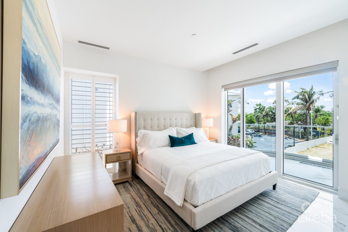 Fin Oceanfront Corner Residence